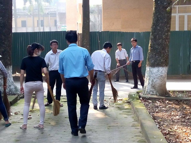 Đoàn thanh niên Trung tâm tài nguyên môi trường ra quân dọn vệ sinh khuôn viên cơ quan Đoàn thanh niên Trung tâm tài nguyên môi trường ra quân dọn vệ sinh khuôn viên cơ quan